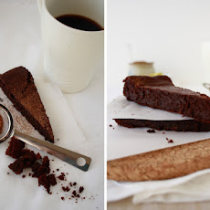Super Easy Flour-Less Chocolate Cake