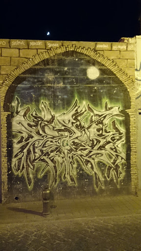 Graffiti Arco y Joya de las Dimensiones 