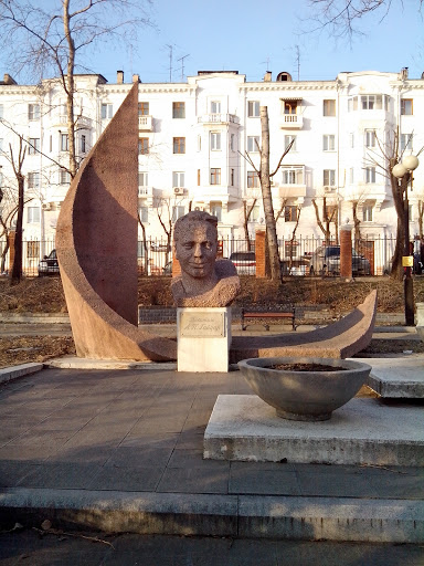 Памятник Гайдару