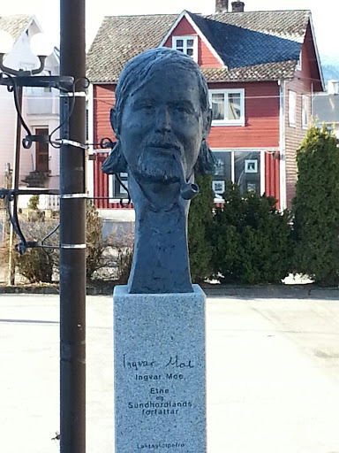 Statue of Ingvar Moe