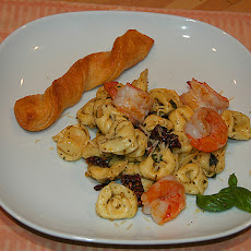 Creamy Shrimp & Tortellini Salad