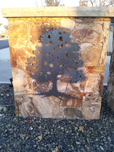 Pepperwood Metal Tree