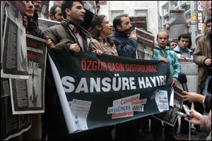 [gundem_sansur_protesto[2].jpg]