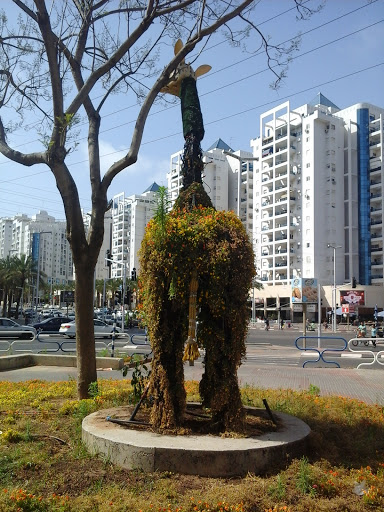 Giraffe Land Statue