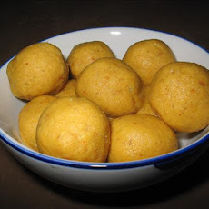 My Addictive Besan(Gram flour) Ladoo- will leave u licking ur fingers clean!