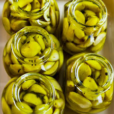 How to Make Garlic Confit