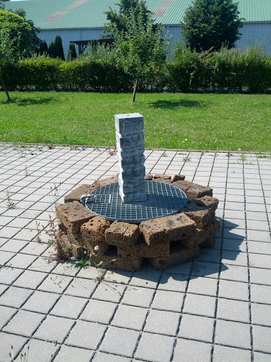 Stylischer Brunnen