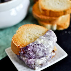 Hot Blueberry Cheddar Dip with Toasty Bread