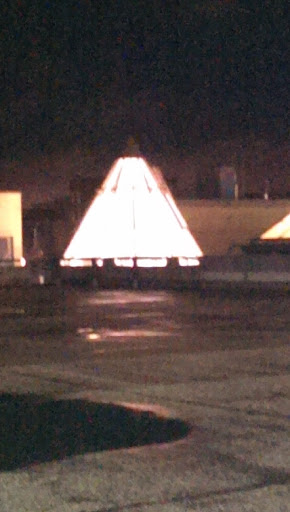 Leuchtende Pyramide