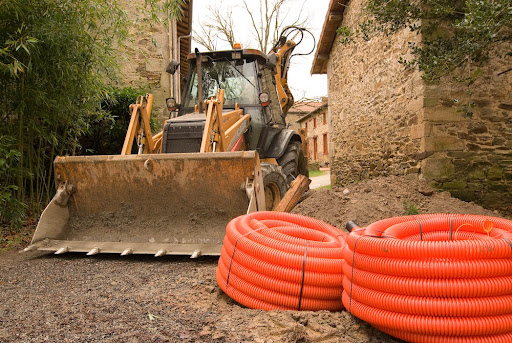 Preparing the ground for the Gesar Festival: roadworks
