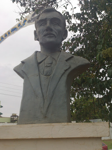 Estatua En La Calle Mariscal Lopez