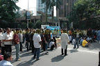 crowd sit down at jln yap kwan seng
