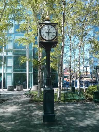 Clock in Citibank Plaza