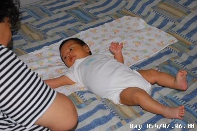阿媽在陪我玩