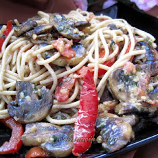 Spaghetti With Tomatoes, Mushrooms, and Peppers