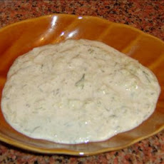 Egyptian Garlic Yogurt Cucumber Salad