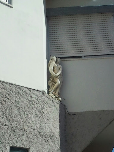 Estátua numa esquina