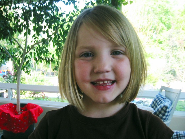 [girlshaircut43.jpg]