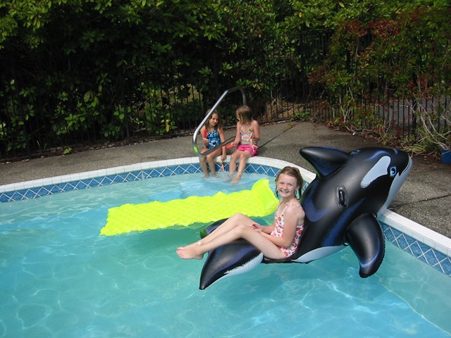 [swim party (38)[3].jpg]