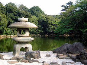 Shinjuku Gyoen National Park in April 2007