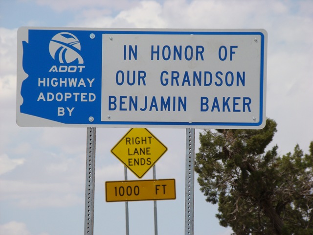 [20080508-2 Benjamin's highway sign[3].jpg]