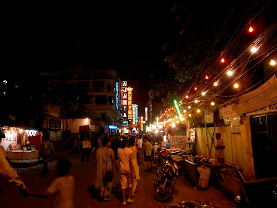 インドの夜。ニューデリーにて。ちょうど祭りの週だったようだ