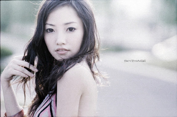 Beautiful asian photo girl 1188450093226_mthumb.jpg