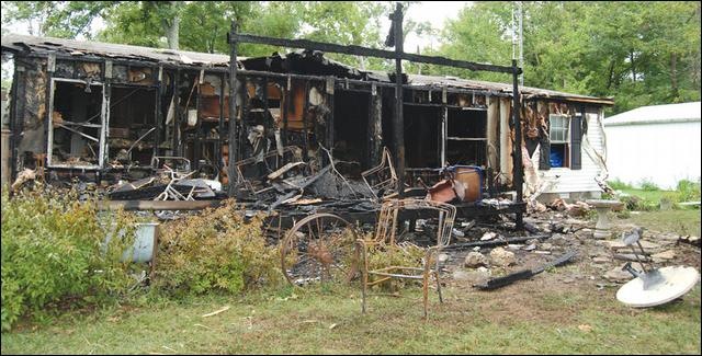 [mobile home fire[7].jpg]