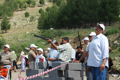 Avcı bir doğa dostudur, doğayı sever ve korur.