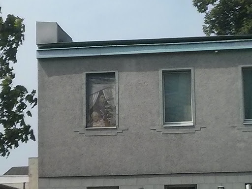 Gemaltes Kind im Fenster