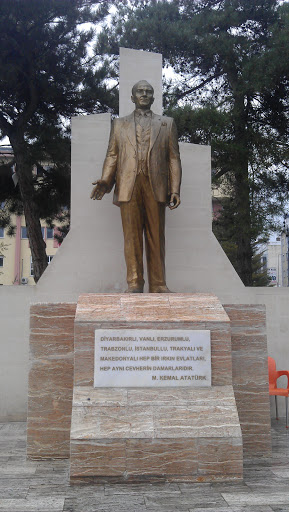 Ataturk Heykeli 