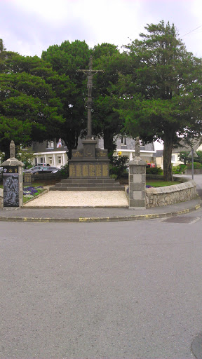 Plabennec - Monument Aux Morts 