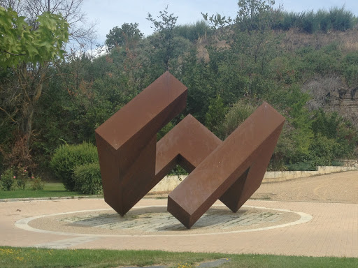 Monumento Abstracto