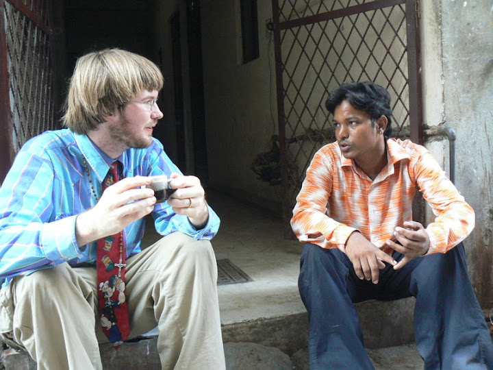 Nathaniel and Nicky sip chai in an alley off Main Bazaar