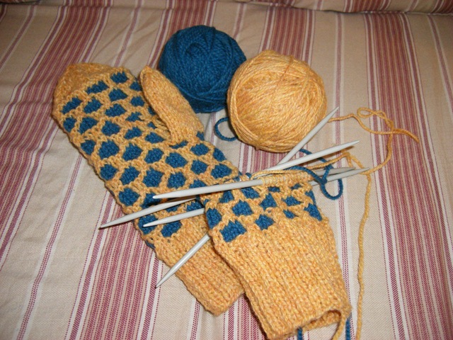 [knitting 001[3].jpg]