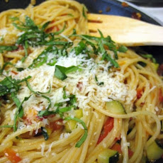 Summery tomato zucchini pasta