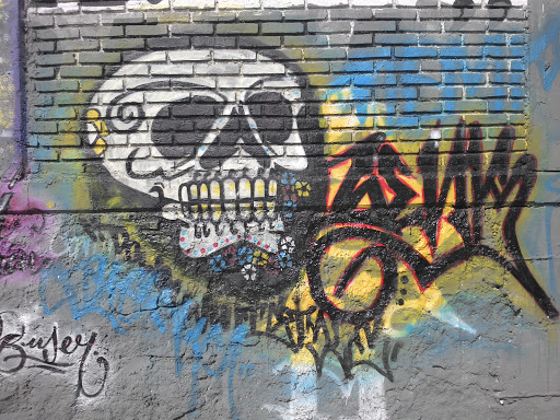 Graffiti De Calavera Amarilla