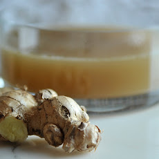 Ginger-scented chicken broth