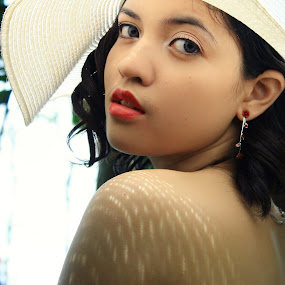 bIt nEt by OxyG En - People Portraits of Women