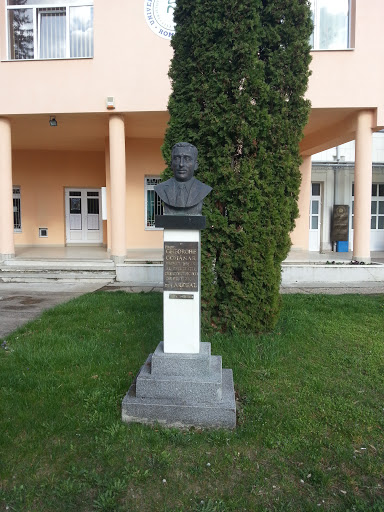 Gheorghe Comanar Statue