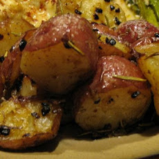 Roasted Rosemary Potatoes with Garlic