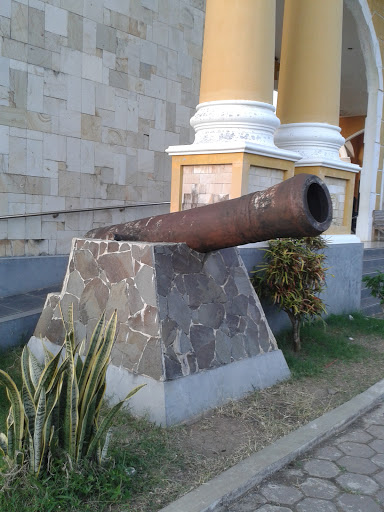 Cannon at the Entrance