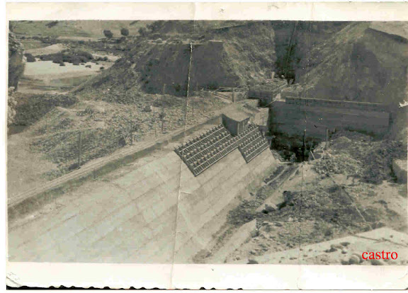 Trabajos de construcción en la presa de Bornos