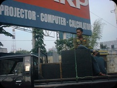 Orang Di Atas Mobil