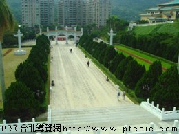 國立故宮博物院正館前廣場一瞥 國立故宮博物院正館前廣場一瞥