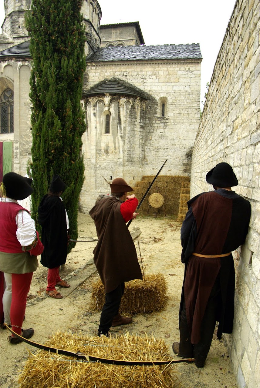 Fête médiévale à Cruas (Ardèche) - On peu aussi tester son adresse au tir à l'arc…
