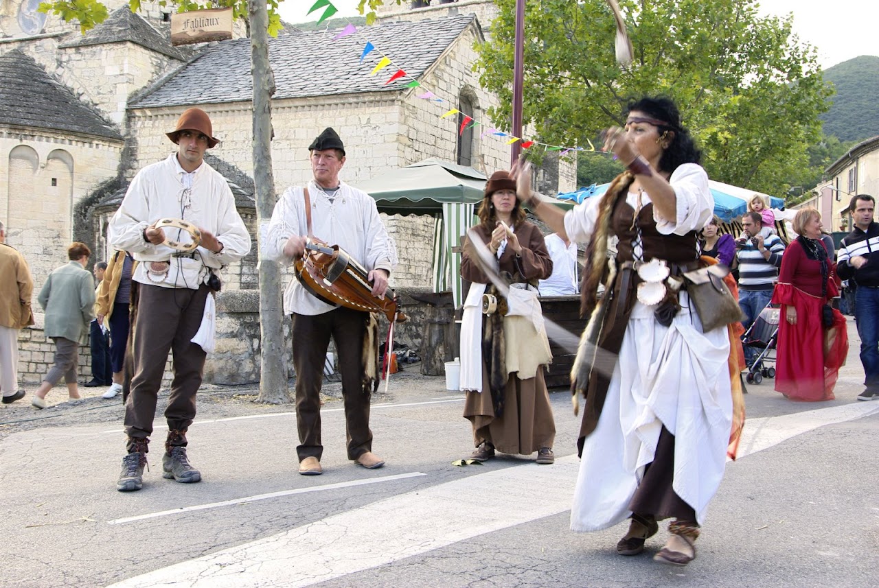 Fête médiévale à Cruas (Ardèche) - Une bonne fête se fait toujours en musique : avec le la troupe « Elena Baladins et Troubadours », ambiance garantie !