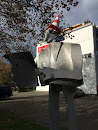 SwissRe Statue @Hagenholzstrasse 81 Zurich