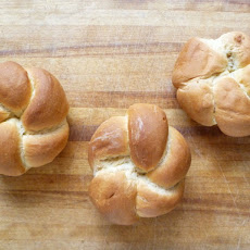 The Fundamental Techniques of Classic Bread Baking's Kaiser Rolls