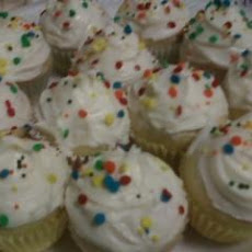 Simple Vanilla Cupcakes